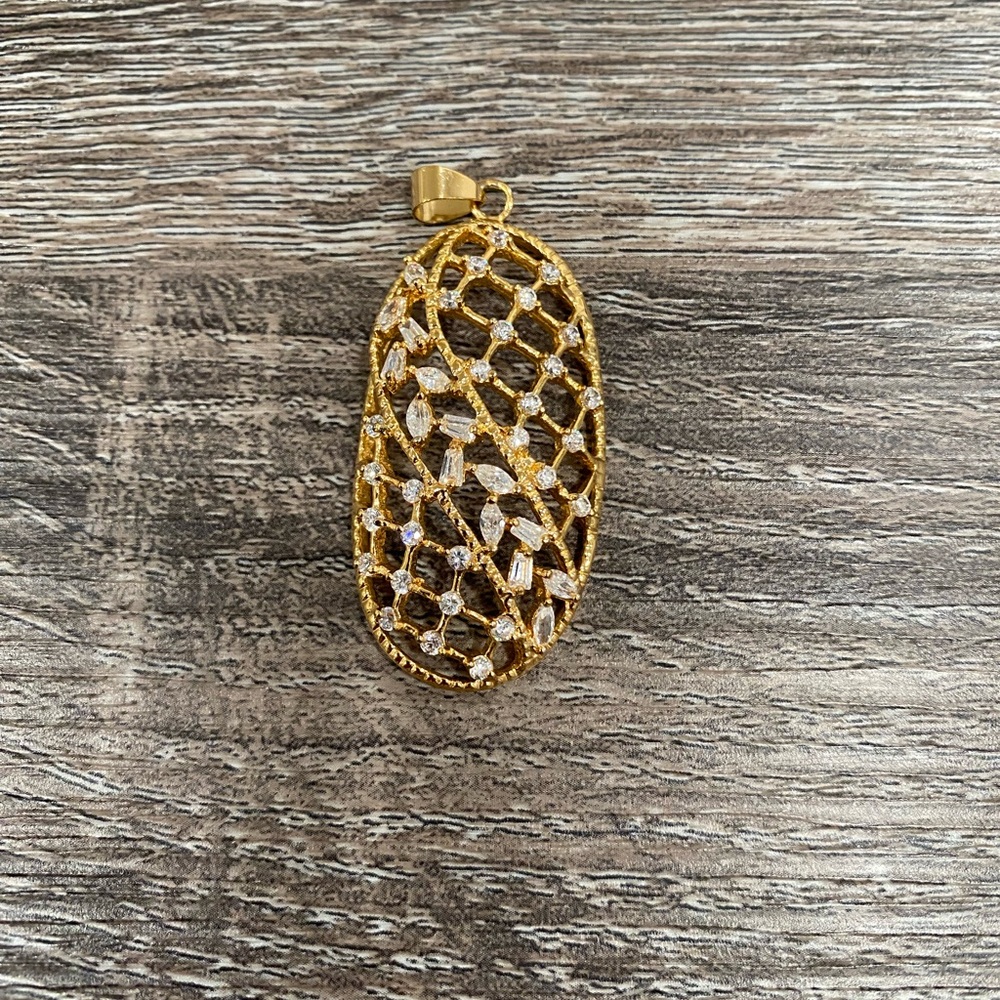 Necklace gold tone‎ charm 
New
